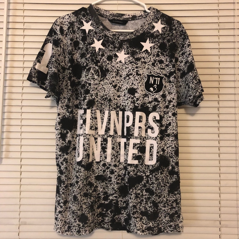 Men’s Graphic Black and White T Shirt Size Medium